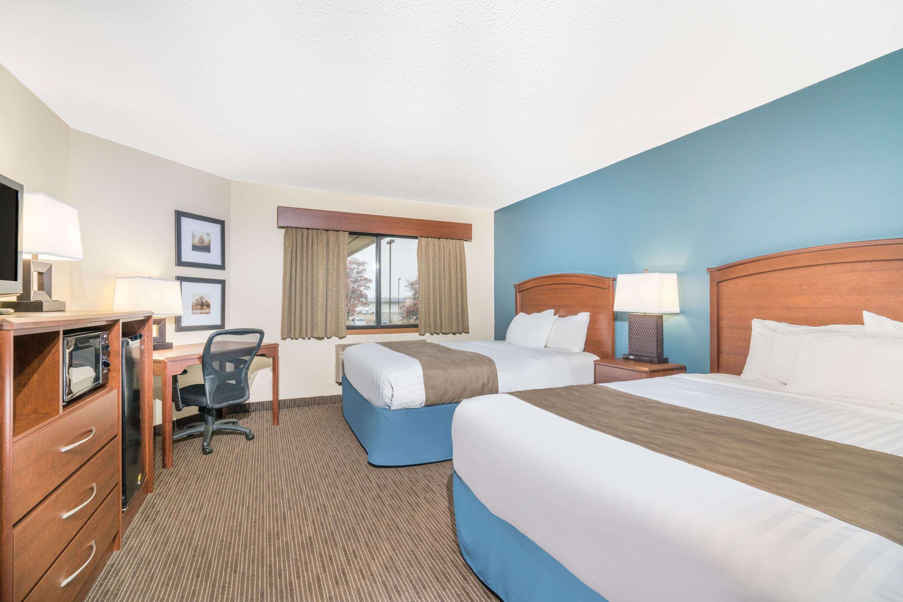 Days Inn & Suites By Wyndham Baxter Brainerd Area מראה חיצוני תמונה