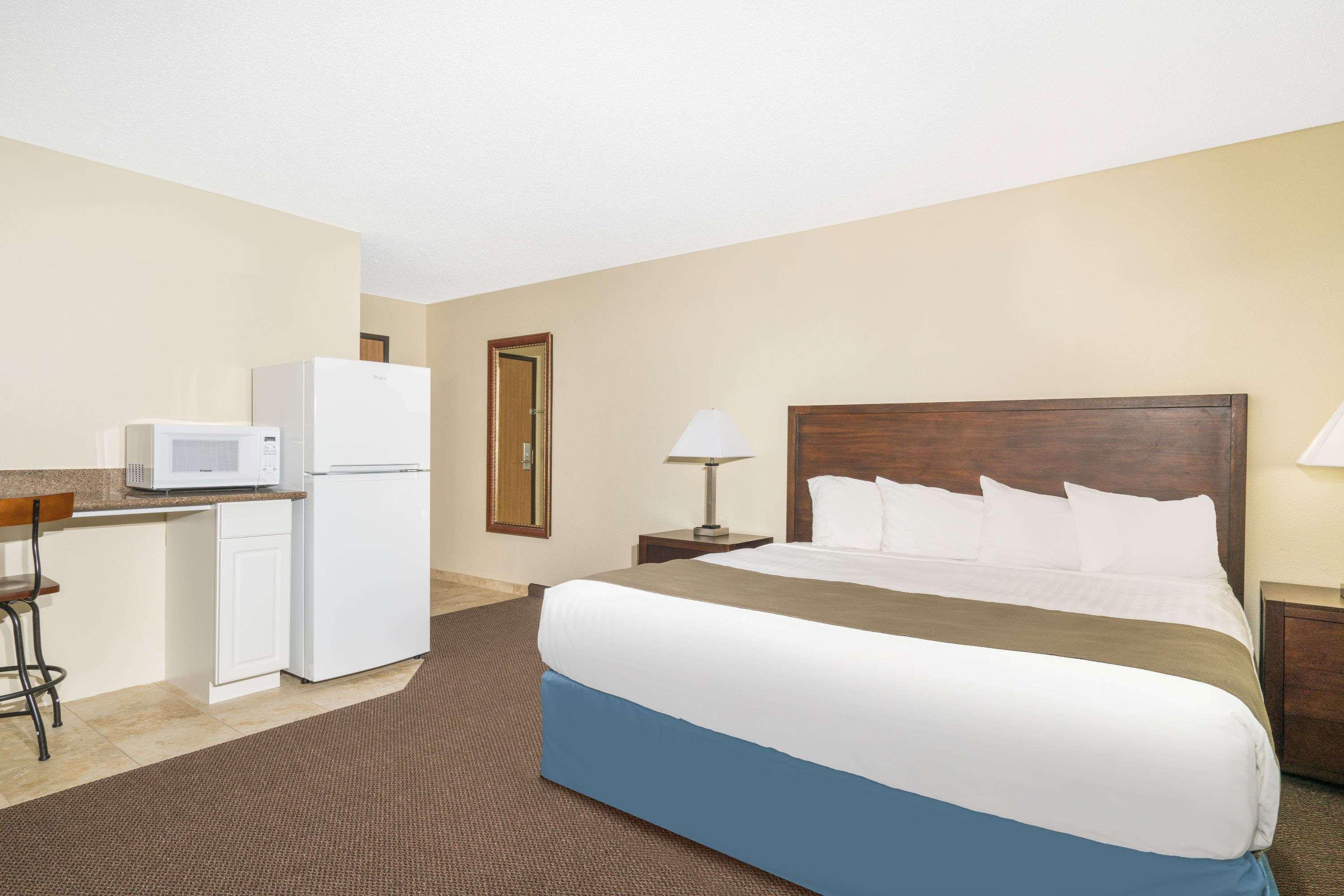 Days Inn & Suites By Wyndham Baxter Brainerd Area מראה חיצוני תמונה