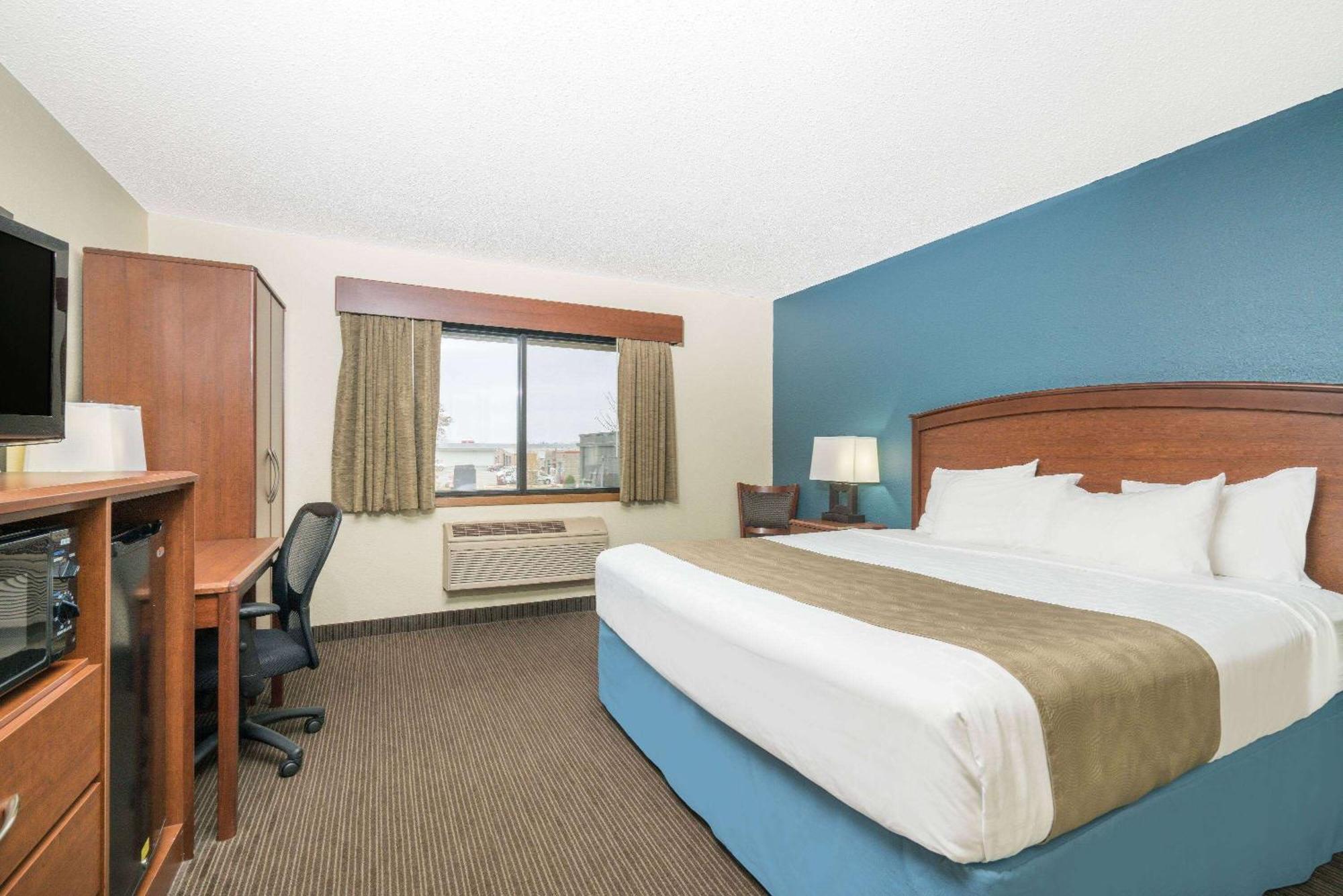 Days Inn & Suites By Wyndham Baxter Brainerd Area מראה חיצוני תמונה